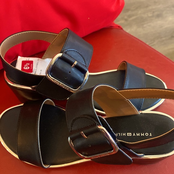 New Tommy Hilfigers - Picture 5 of 8